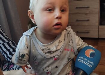 Mały Filipek już po&nbsp;operacji dłoni