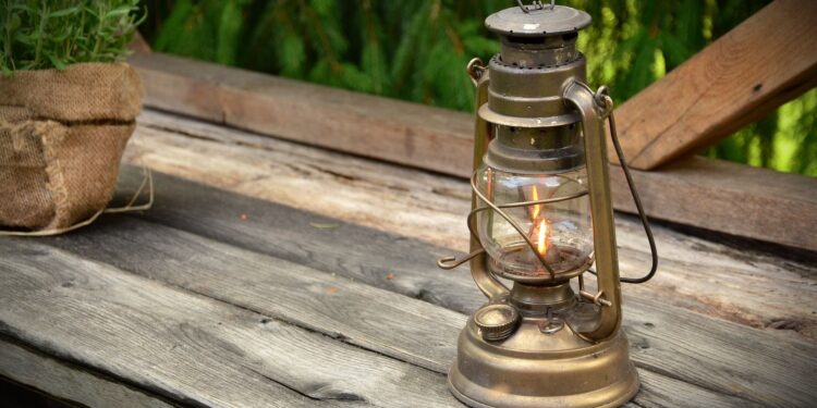 kerosene lamp g1aeeb64e6 1920
