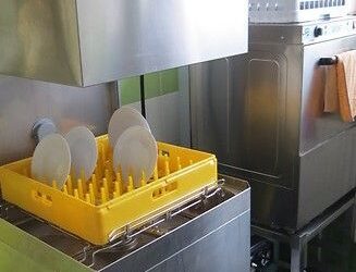 Nowoczesna kuchnia w&nbsp;szkole w&nbsp;Nowej Dębie