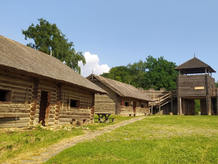 Osada Słowiańska w Stobiernej. Historyczne zabawy i pokazy