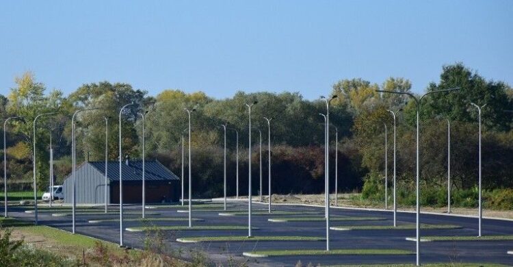 Większy parking przy Jeziorze Tarnobrzeskim