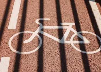 Nowa ścieżka pieszo-rowerowa we&nbsp;wsi Jeżowe-Kameralne