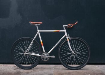 Rowerem po&nbsp;mieście w&nbsp;słoneczne dni