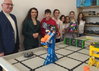 Spotkanie pełnomocnika ds.&nbsp;transformacji cyfrowej z&nbsp;młodymi robotykami