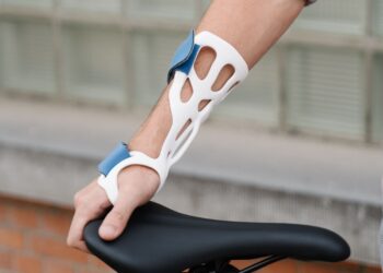 Innowacyjne ortezy wytwarzane przez&nbsp;firmę trzech studentów