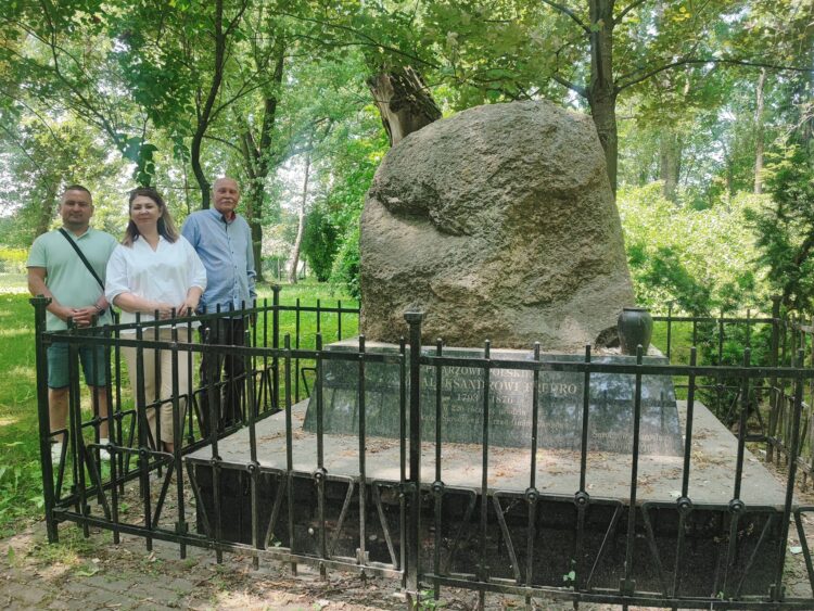 Surochów. Tutaj urodził się Aleksander hrabia Fredro 1 - Polskie Radio Rzeszów Surochów. Tutaj urodził się Aleksander hrabia Fredro