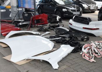 Na&nbsp;granicy przechwycono kolejne części ze&nbsp;skradzionych luksusowych aut