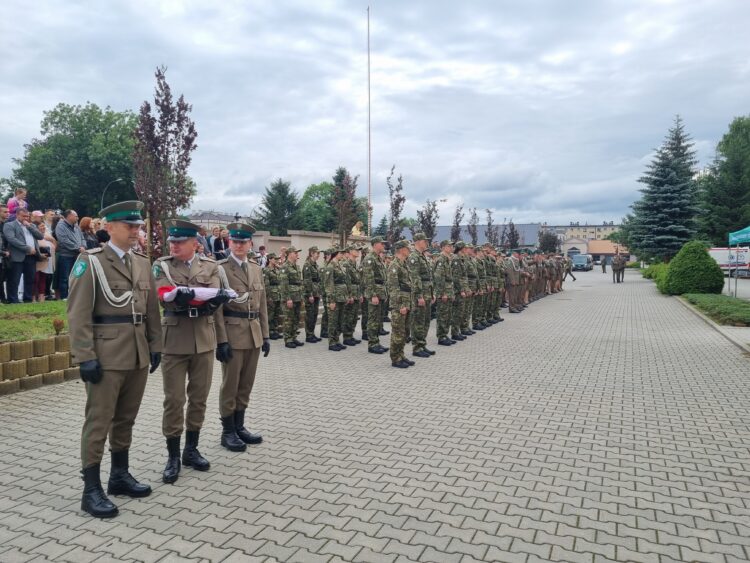 Ślubowanie nowych funkcjonariuszy Straży Granicznej