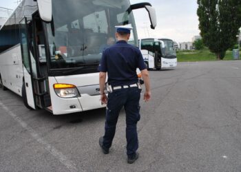 Punkt kontroli autokarów przy hali na&nbsp;Podpromiu w&nbsp;Rzeszowie