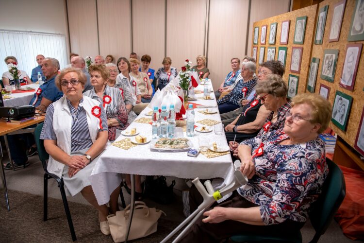 „Symbole narodowe ostoją polskości”. Projekt Miejskiej Biblioteki Publicznej w Dynowie