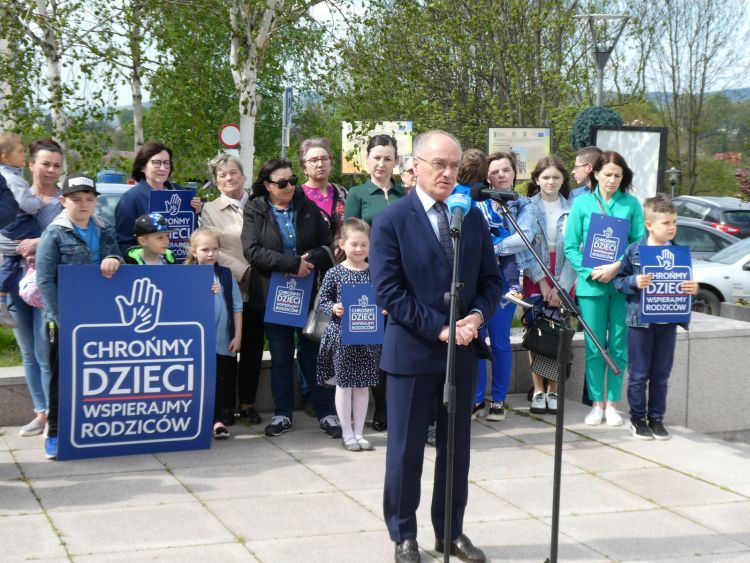 „Chrońmy dzieci – wspierajmy rodziców” w Brzozowie