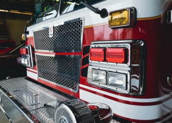 Strażacy usunęli plamę substancji ropopochodnych na&nbsp;Wisłoku w&nbsp;Rzeszowie