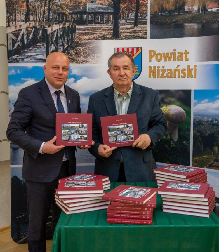 Ukazał się nowy album o powiecie niżańskim 1 - Polskie Radio Rzeszów Ukazał się nowy album o powiecie niżańskim