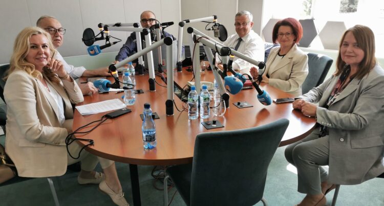 Zakaz rejestracji nowych aut spalinowych. Debata w Polskim Radiu Rzeszów