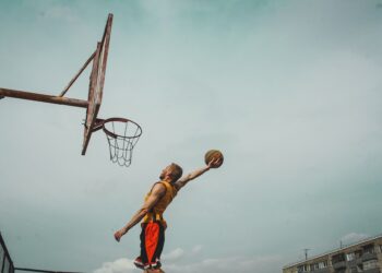 Koszykówka – porażki Sokoła i&nbsp;Resovi, wygrana Niedźwiadków