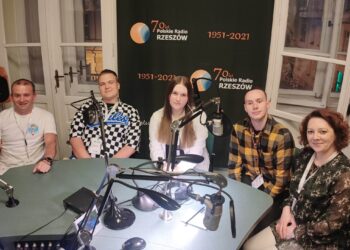 Uczniowie Zespołu Szkół nr&nbsp;2 w&nbsp;Rzeszowie podróżują po&nbsp;świecie