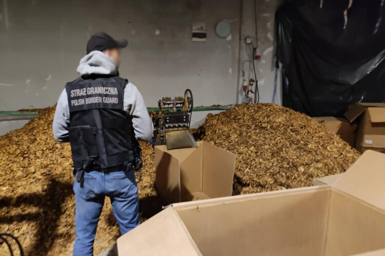 Zatrzymano 37 osób, zamknięto dwie nielegalne fabryki. Wielki sukces BOSG (zdjęcia)
