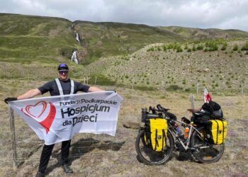 Jadą przez&nbsp;Islandię i&nbsp;pomagają Fundacji Podkarpackie Hospicjum dla Dzieci