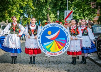 Korowód XIX Światowego Festiwalu Polonijnych Zespołów Folklorystycznych (zdjęcia)