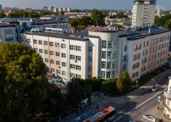 Robot da Vinci pomagał lekarzom przy usuwaniu nowotworów jelita grubego