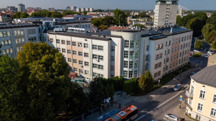 Robot da Vinci pomagał lekarzom przy usuwaniu nowotworów jelita grubego