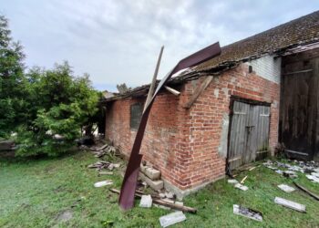 Gwałtowne burze w regionie. Trąba powietrzna uderzyła w Wierzawice (zdjęcia)