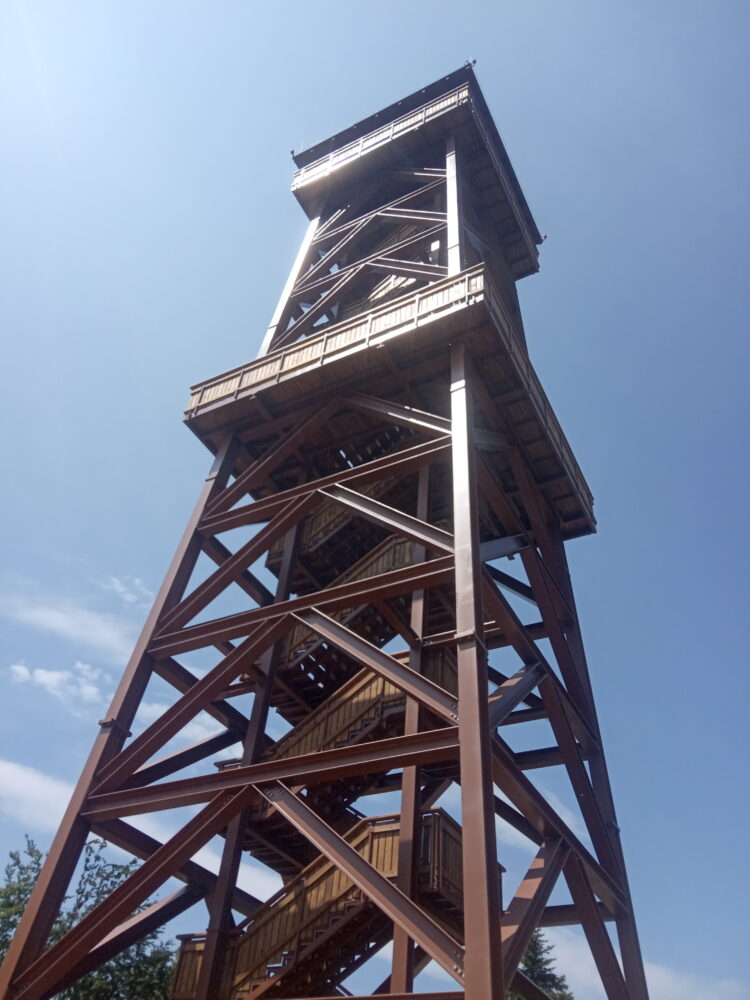 Wieża na szczycie Holicy prawie gotowa