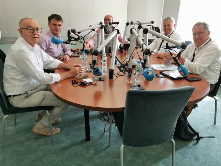 Darmowe leki dla osób 65+ i młodzieży. Debata w Polskim Radiu Rzeszów