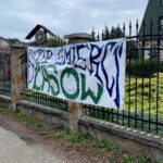 Aktywiści blokowali budynek Nadleśnictwa Bircza (zdjęcia) 4 - Polskie Radio Rzeszów Aktywiści blokowali budynek Nadleśnictwa Bircza (zdjęcia) - Polskie Radio Rzeszów