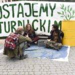 Aktywiści blokowali budynek Nadleśnictwa Bircza (zdjęcia) 6 - Polskie Radio Rzeszów Aktywiści blokowali budynek Nadleśnictwa Bircza (zdjęcia) - Polskie Radio Rzeszów