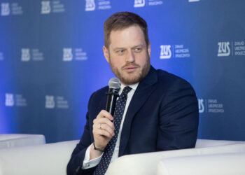 Nie ma już obowiązku noszenia dowodu osobistego. Rozmowa z ministrem Januszem Cieszyńskim