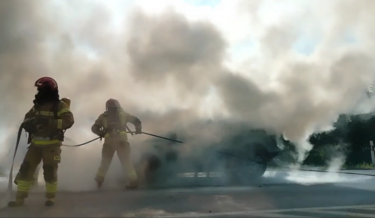 Pożar na drodze nr 9 w Rudnej Małej (wideo)