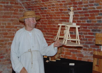 Wystawa drewnianych zabawek Jana Puka w Tarnobrzegu