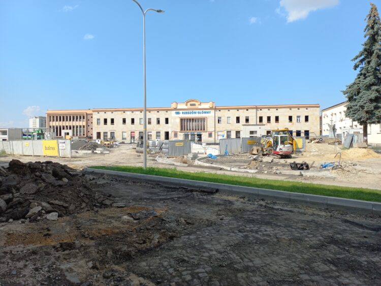 Przedłuża się budowa Rzeszowskiego Centrum Komunikacyjnego