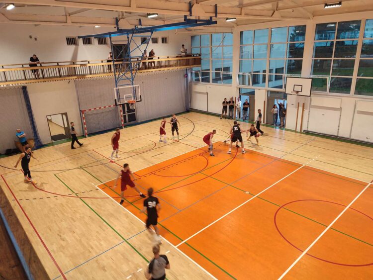 Koszykówka. Resovia z Niedźwiadkami na remis 1 - Polskie Radio Rzeszów Koszykówka. Resovia z Niedźwiadkami na remis