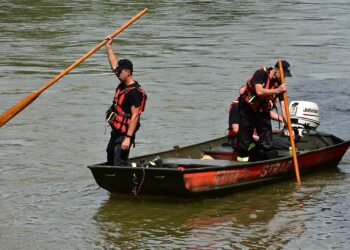 Zaginął 31-latek. Strażacy przeszukują koryto Sanu