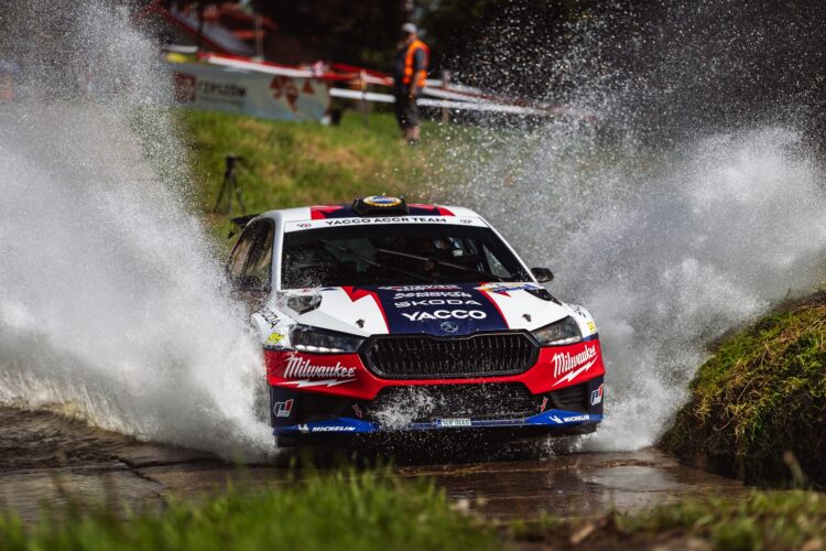 Rajdy samochodowe. Grzyb traci niecałe 20 sekund do lidera 1 - Polskie Radio Rzeszów Rajdy samochodowe. Grzyb traci niecałe 20 sekund do lidera