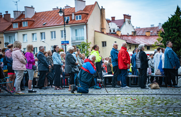 Pieszo i na rowerach. Pątnicy wyruszyli z Rzeszowa do Częstochowy (zdjęcia)