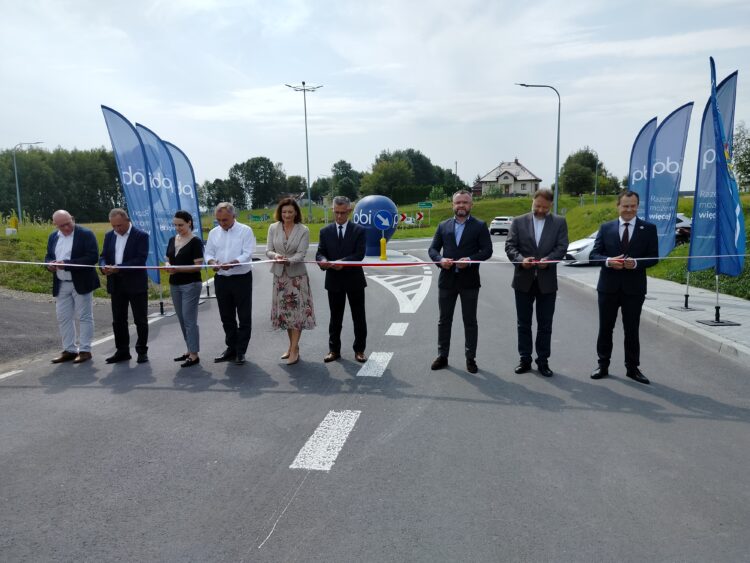 Nowa nawierzchnia, ronda i chodniki. Łącznik S19 już gotowy