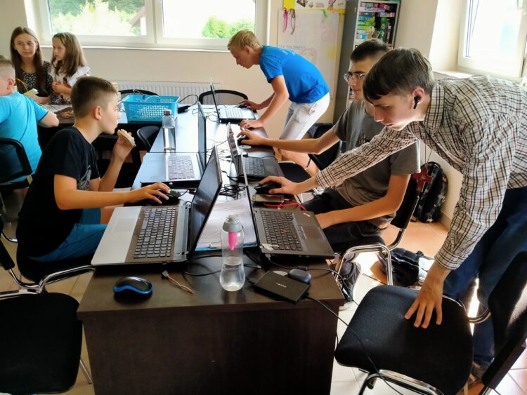 Z Brzozowa na Marsa. Warsztaty dla młodzieży z nauk ścisłych