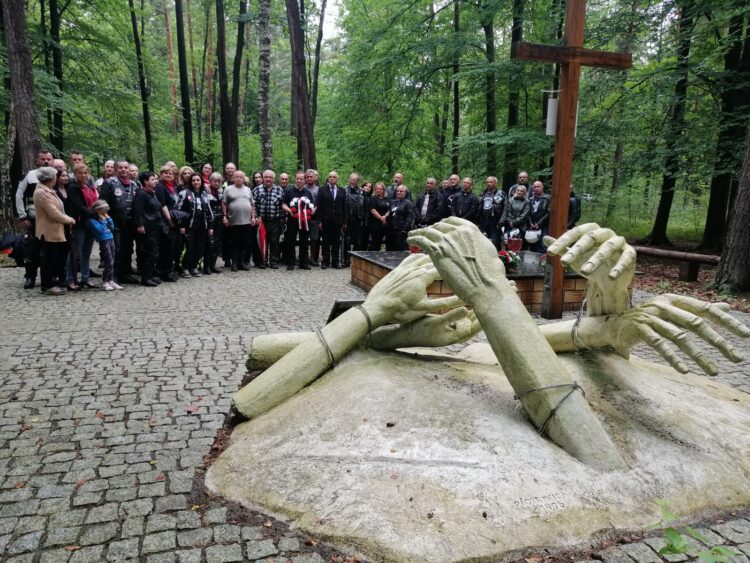 Motocykliści z Podkarpacia oddali hołd ofiarom Katynia (zdjęcia)