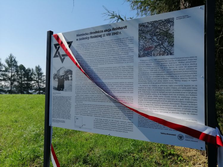 Pamiątkowa tablica odsłonięta w Jasienicy Rosielnej, rocznica Akcji Reinhardt