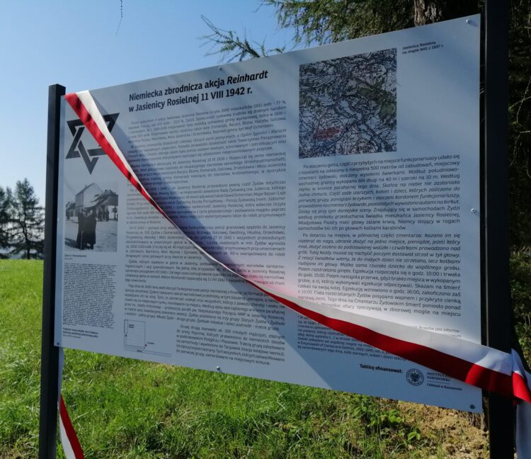 Pamiątkowa tablica odsłonięta w Jasienicy Rosielnej, rocznica Akcji Reinhardt