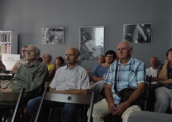 Fotografię cyfrową w&nbsp;teorii i&nbsp;praktyce poznają rzeszowscy seniorzy