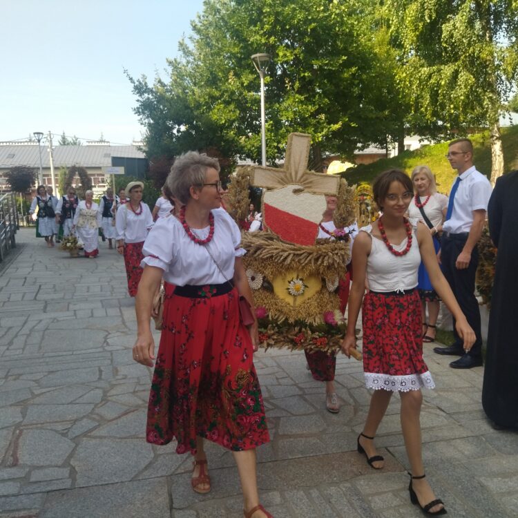 Arcybiskup Adam Szal: Dziękujemy dziś rolnikom i Panu Bogu (fotogaleria)