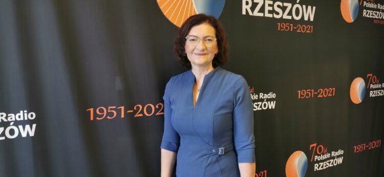 Ewa Leniart: Sytuacja jest poważna, biorąc pod uwagę liczbę osób zakażonych i zgonów