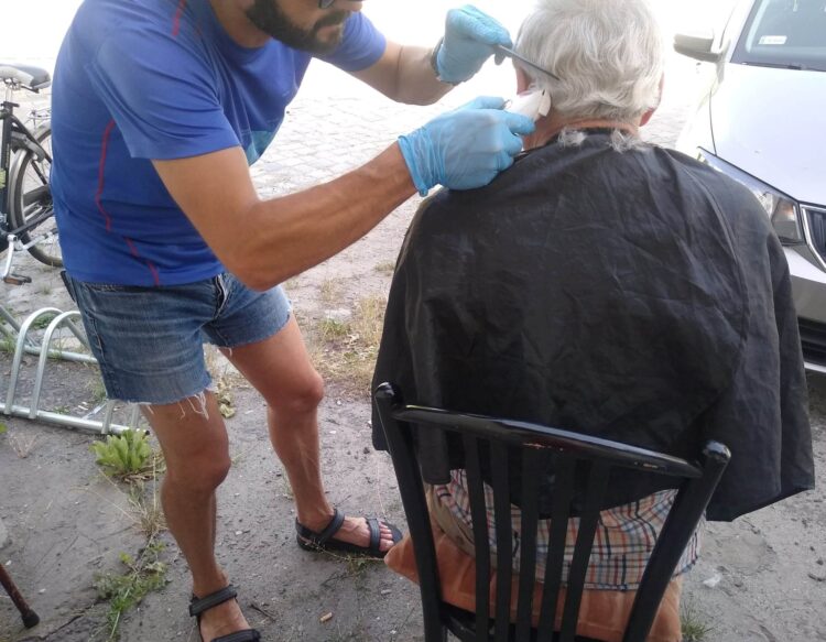 Stowarzyszenie Zupełne Dobro pomaga osobom w kryzysie bezdomności, także w lecie