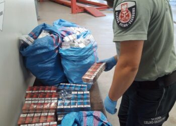 Przemyt prawie 1,5 tys. paczek papierosów