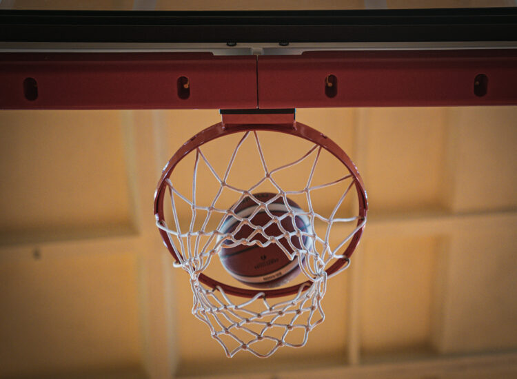 Koszykówka – Miasto Szkła Krosno wygrało z Opteam Resovią