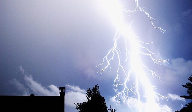 lightning 1845 640